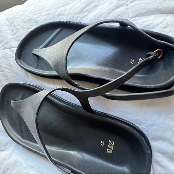 Zara Black thong sandals. - Picture 3 of 3